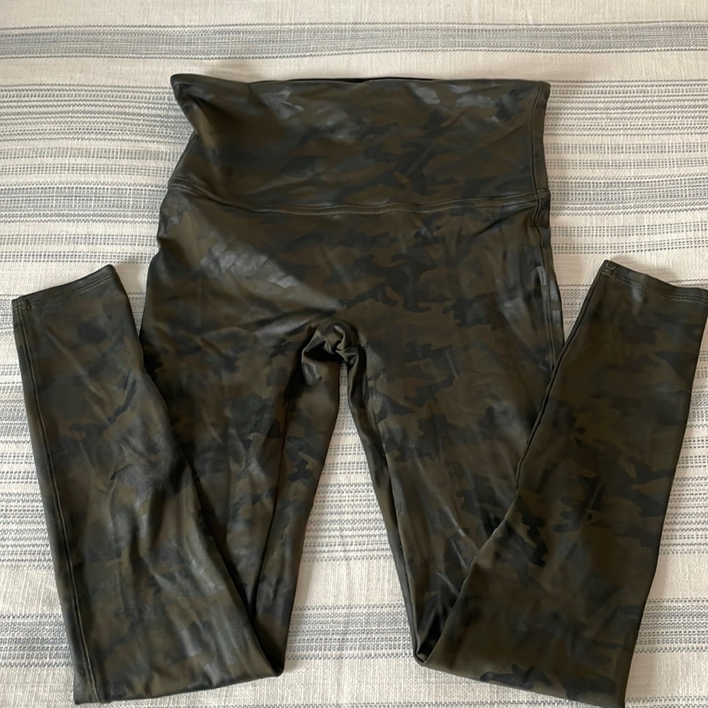 Spanx camo leggins, size large